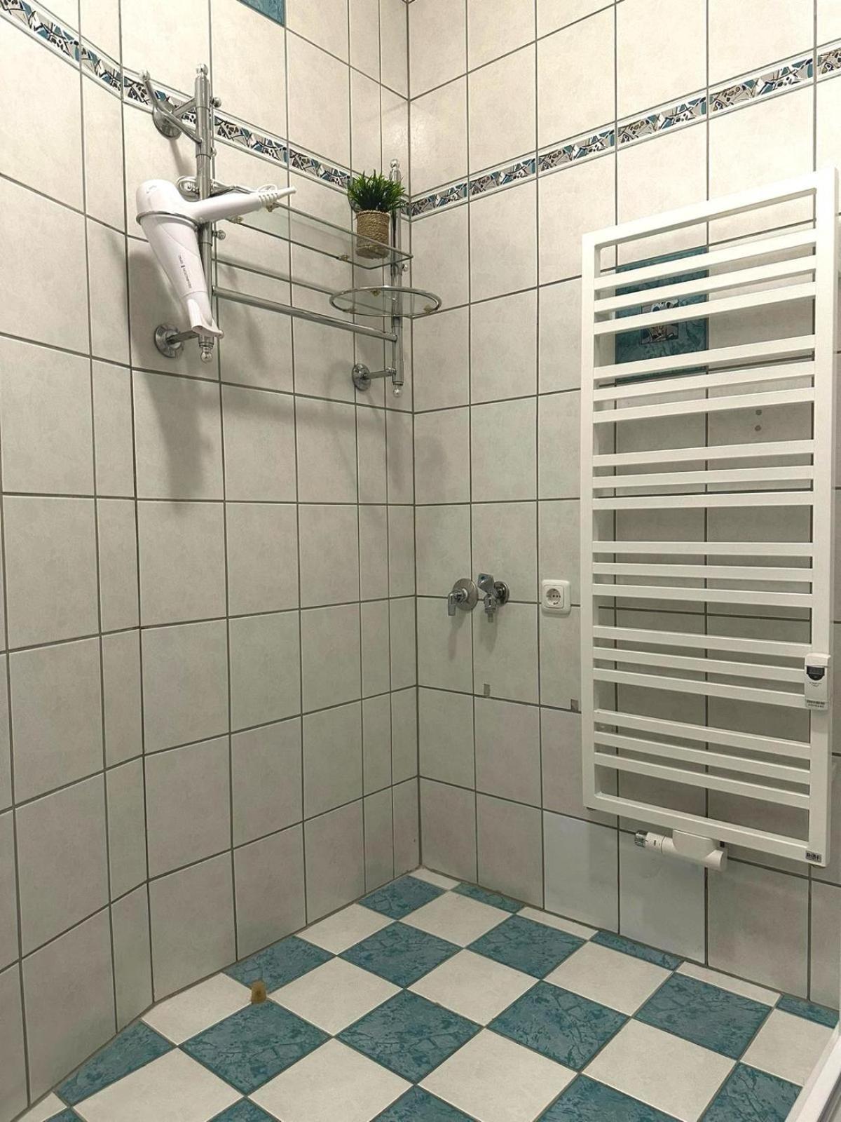 Raha Apartments - Modernes Studio-Apartment - Hbf - Gratis Parkplatz Erfurt Exterior photo