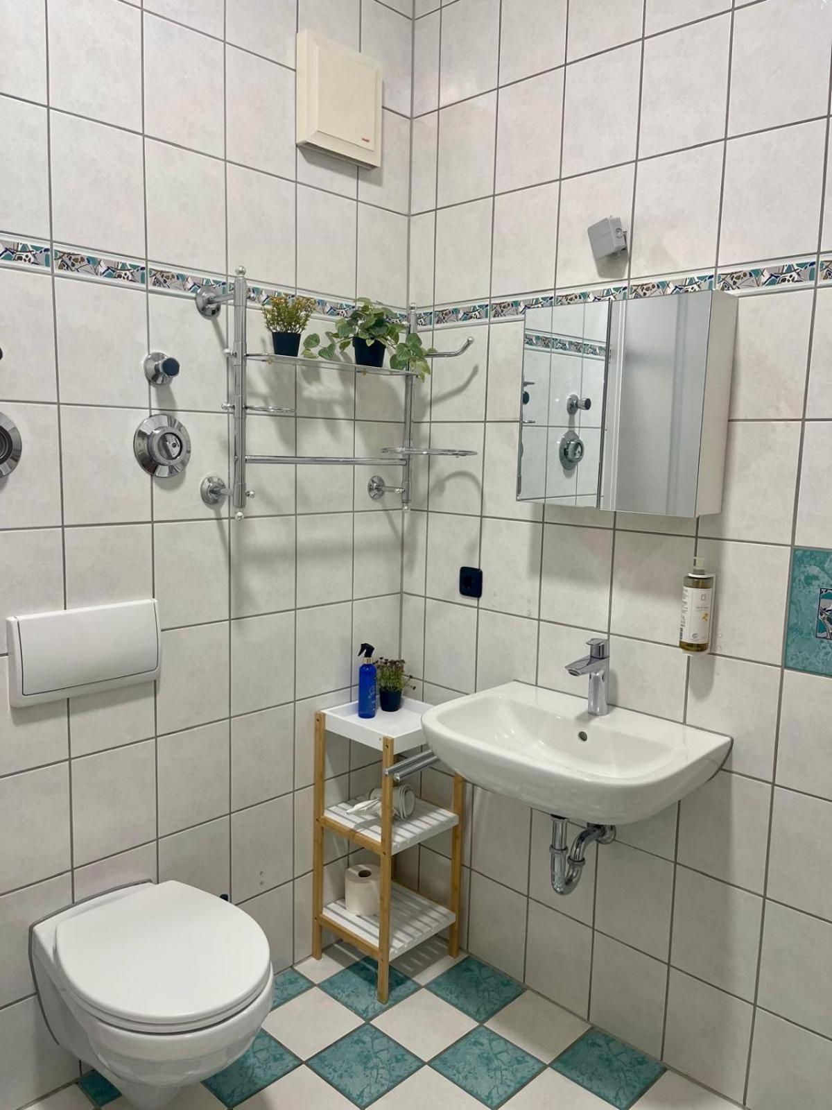 Raha Apartments - Modernes Studio-Apartment - Hbf - Gratis Parkplatz Erfurt Exterior photo