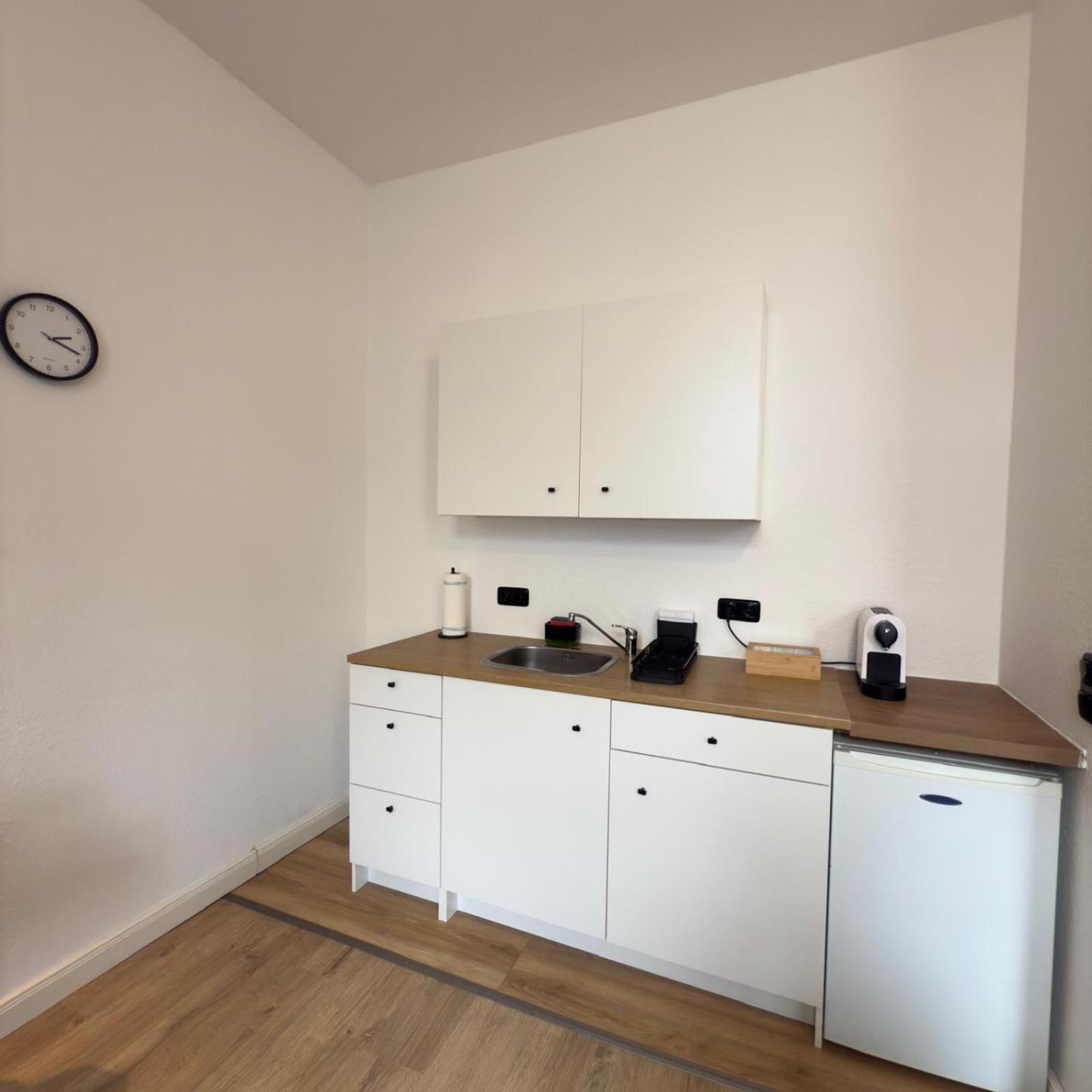 Raha Apartments - Modernes Studio-Apartment - Hbf - Gratis Parkplatz Erfurt Exterior photo